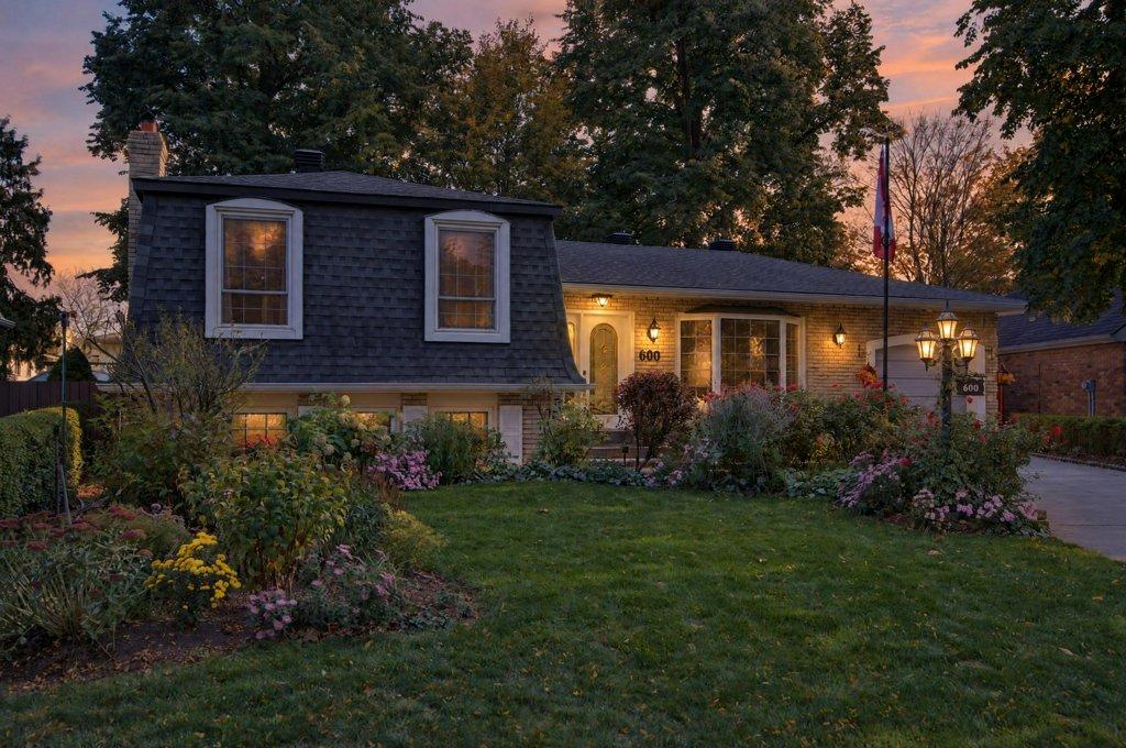 600 Holly Hill Crescent, Burlington 600 Holly Hill Crescent, Burlington